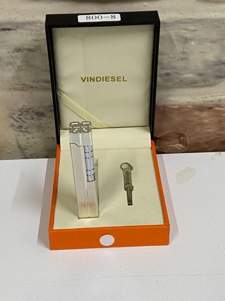 Vindiesel Marka Düz Gri Renk Gazlı İnce Model  Kişiye Özel Çakmak 