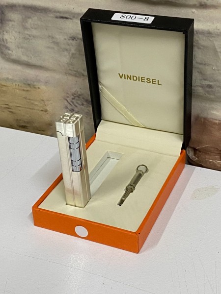 Vindiesel Marka Düz Gri Renk Gazlı İnce Model  Kişiye Özel Çakmak 