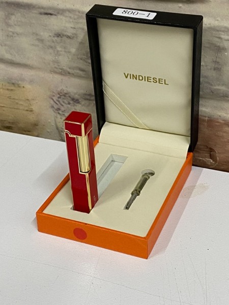 Vindiesel Marka Düz Kımızı Renk Gazlı İnce Model  Kişiye Özel Çakmak 