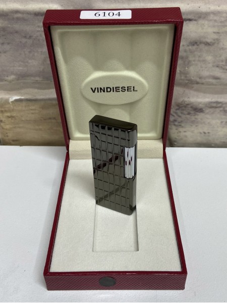 Vindiesel Marka Kare Kare Desenli Füme Renk İnce Model İsme Özel Çakmak