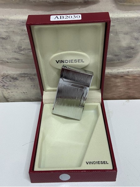 Vindiesel Marka Gri Renk Çizgili Model İsme Özel Çakmak